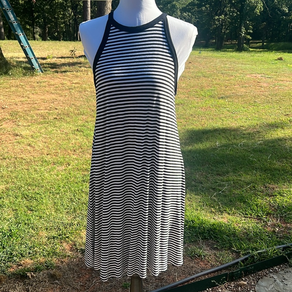 OLD NAVY HIGH NECK SWING DRESS …….437 - Picture 3 of 10